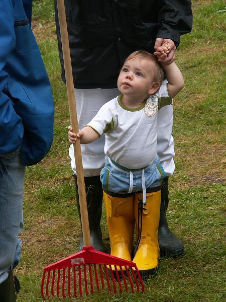 PICT2028.JPG - Hmmm, är inte stövlarna lite för stora för mig Robert?